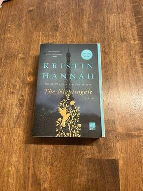 The Nightingale: A Novel by Kristin Hannah (Paperback)